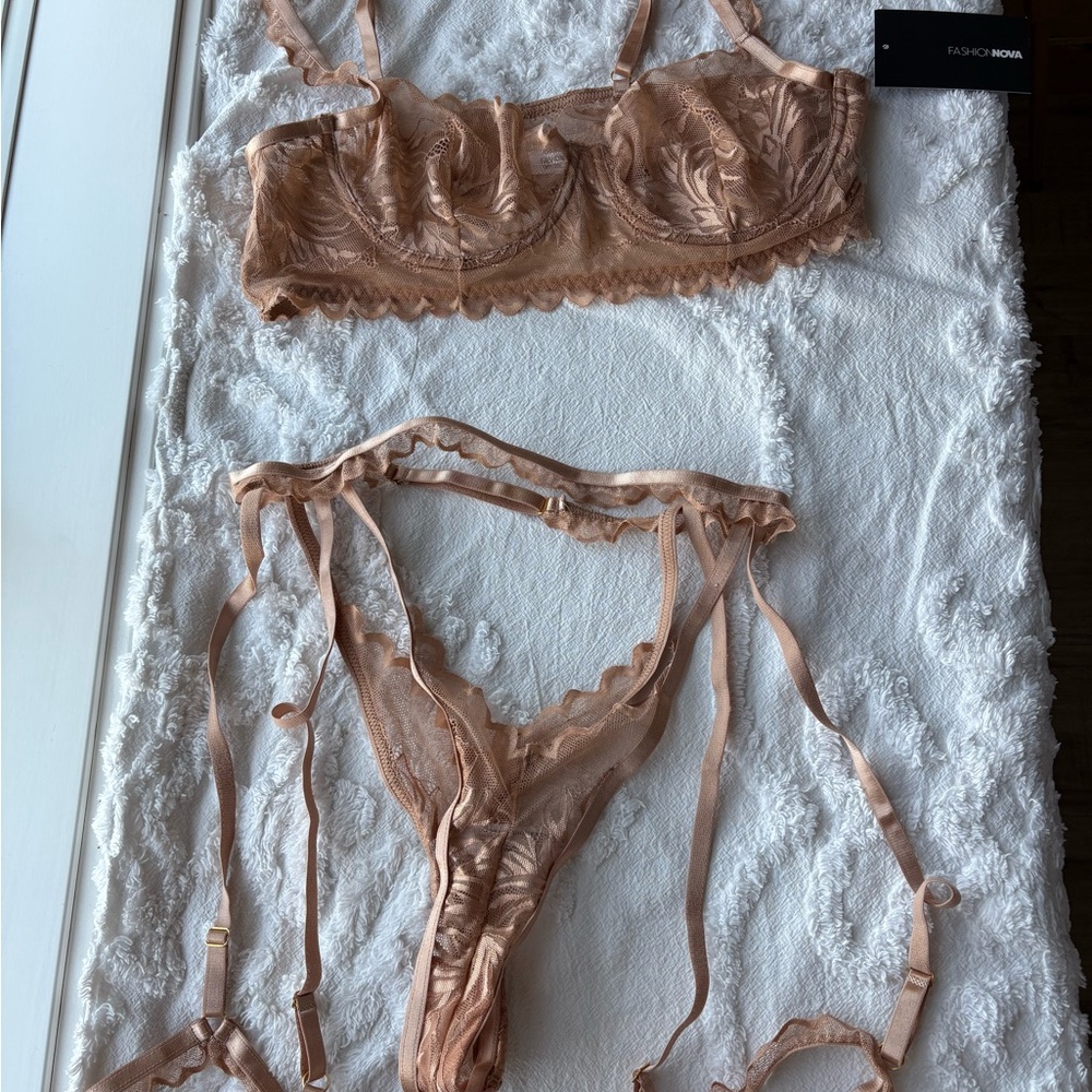 Fashion Nova Women's Lace Bra Set - Tan
